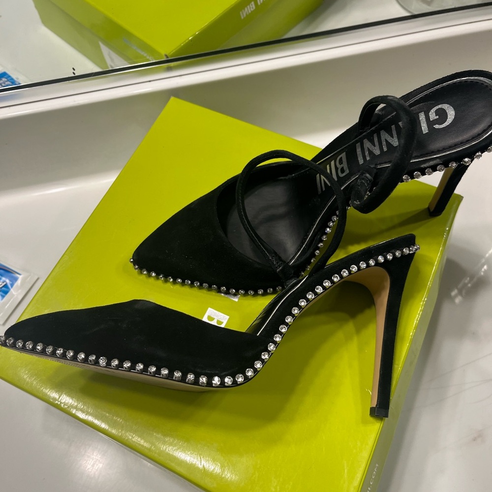 Gianni Bini Black Heels
Suggestion